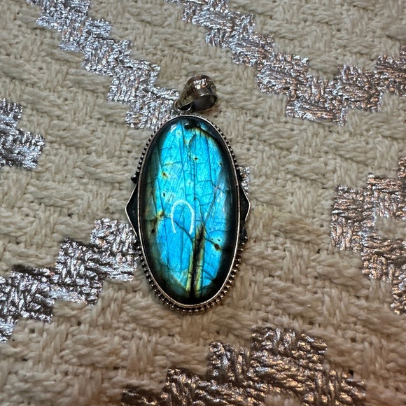 Large Labradorite pendant - Picture 2 of 2